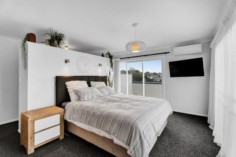 Photo of property in 10 Strandon Place, Strandon, New Plymouth, 4312