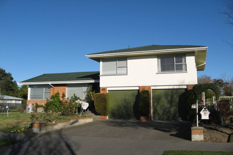 Photo of property in 25 Sarabande Avenue, Redwood, Christchurch, 8051