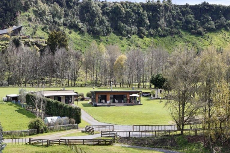 Photo of property in 193 Rowes Road, Hunterville, 4785