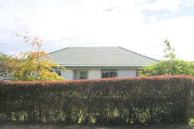 Photo of property in 938 East Coast Road, Northcross, Auckland, 0630