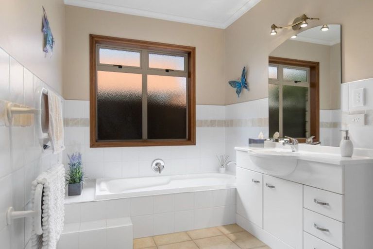 Photo of property in 22 Honeysuckle Lane, Ohauiti, Tauranga, 3112