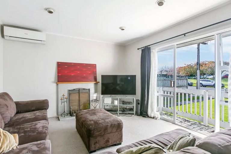 Photo of property in 15 Sterling Avenue, Manurewa East, Auckland, 2102