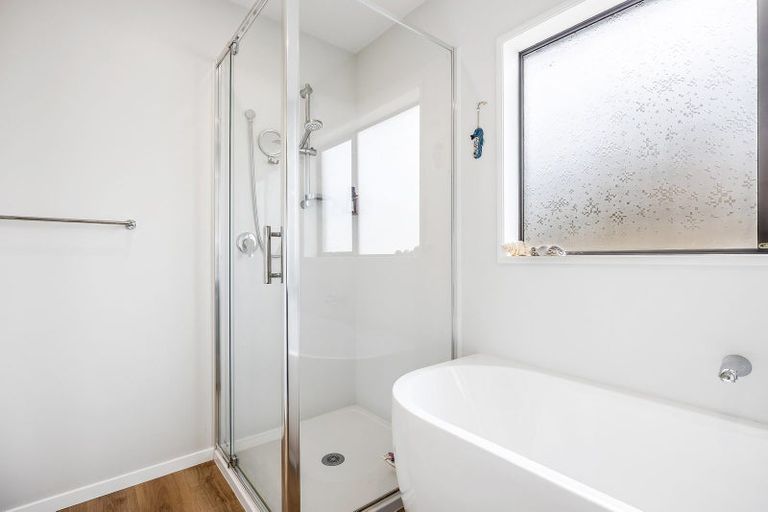 Photo of property in 2/50 Ambleside Drive, Burnside, Christchurch, 8053