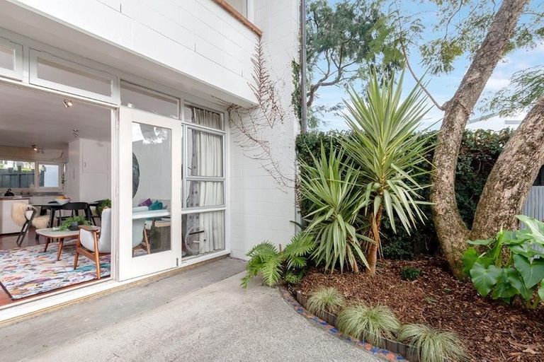 Photo of property in 2/55a Hepburn Street, Freemans Bay, Auckland, 1011