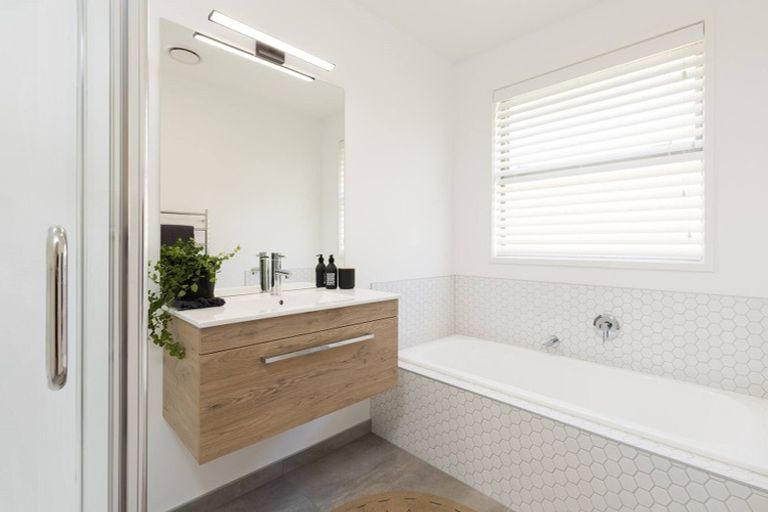 Photo of property in 2 Yulestar Place, Hawera, 4610