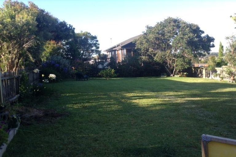 Photo of property in 1409 Whangaparaoa Road, Army Bay, Whangaparaoa, 0930