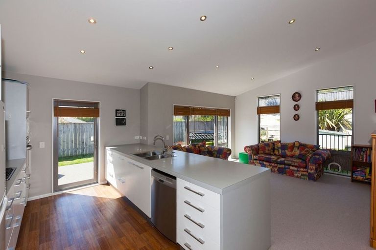 Photo of property in 26 Bluewater Place, Paraparaumu, 5032