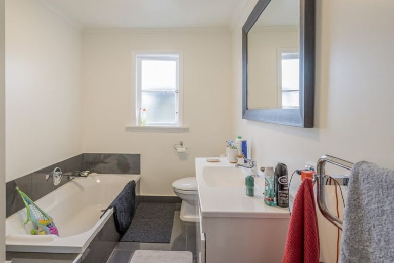 Photo of property in 175 Queen Street West, Levin, 5510