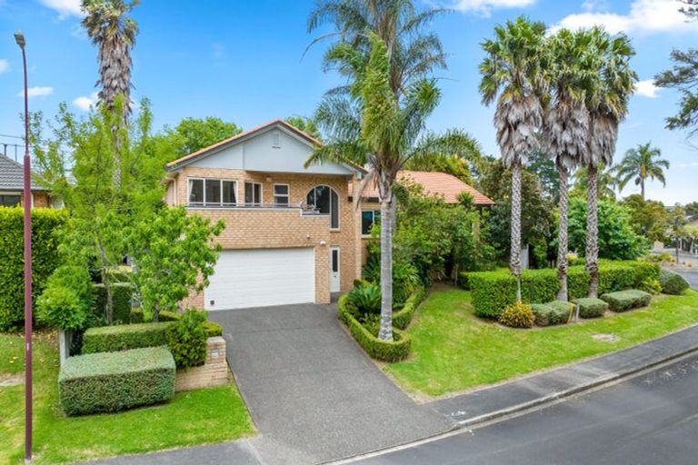 Photo of property in 12 Stonedge Lane, Rosedale, Auckland, 0632