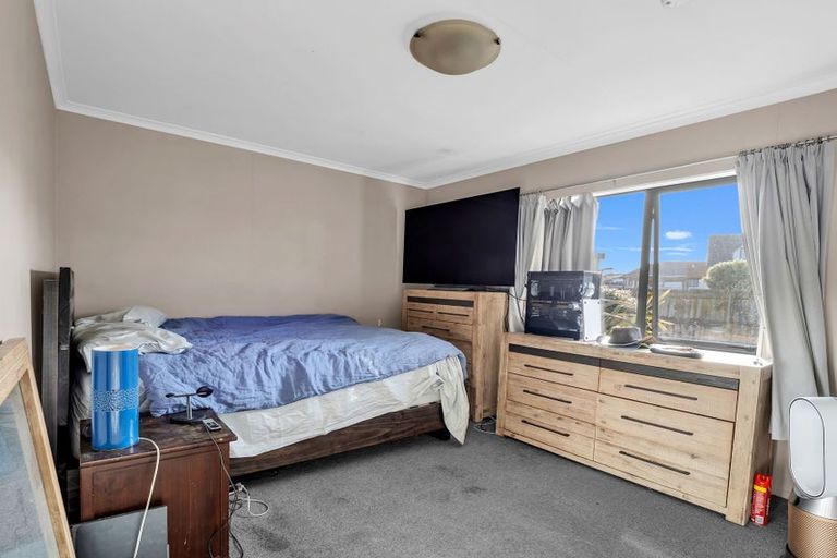Photo of property in 32 Dahlstrom Grove, Kelvin Grove, Palmerston North, 4414