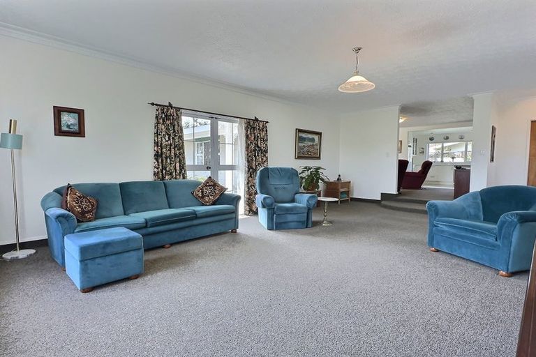 Photo of property in 10 Bassett Place, Taradale, Napier, 4112