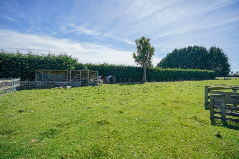 Photo of property in 1048 Lochiel-branxholme Road, Branxholme, Invercargill, 9874
