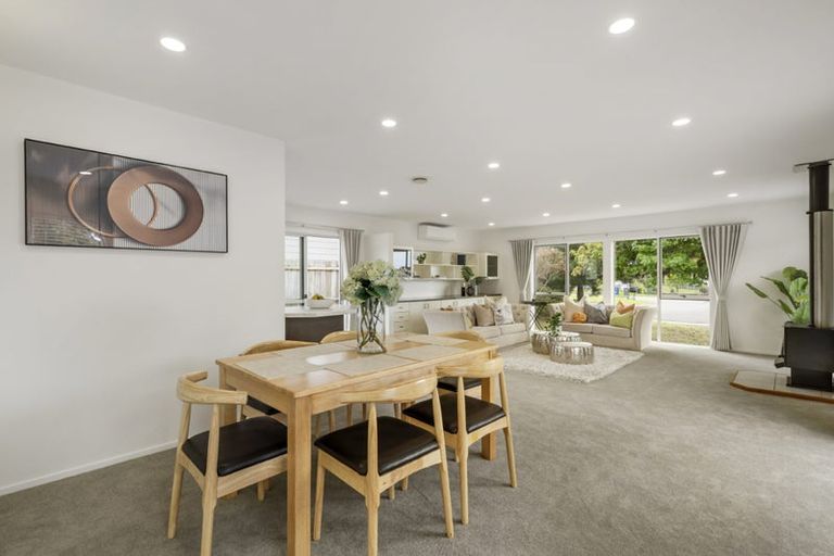 Photo of property in 38 Deverell Place, Northcross, Auckland, 0632