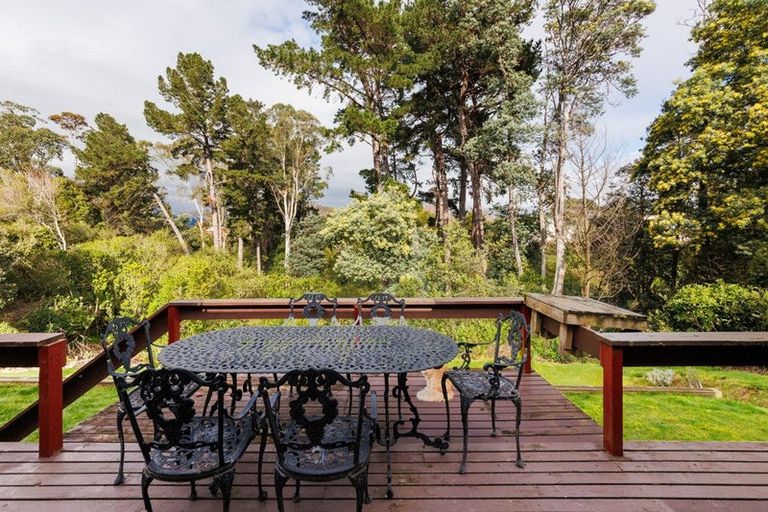 Photo of property in 5 Fernwood Place, Fitzherbert, Palmerston North, 4410