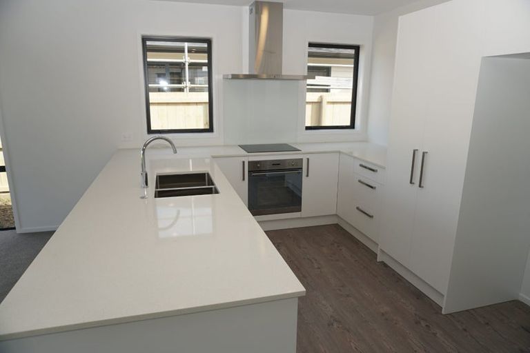 Photo of property in 24 Pakaraka Drive, Papakura, 2110