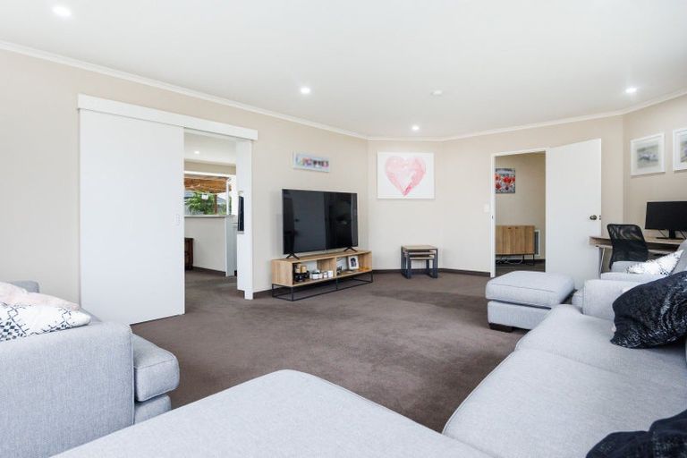 Photo of property in 34 Jefferson Crescent, Milson, Palmerston North, 4414
