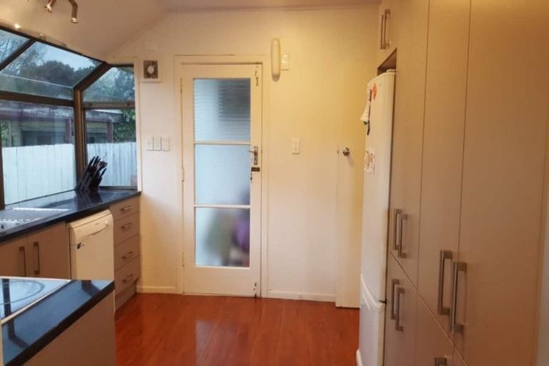 Photo of property in 22 Chilcott Road, Henderson, Auckland, 0612