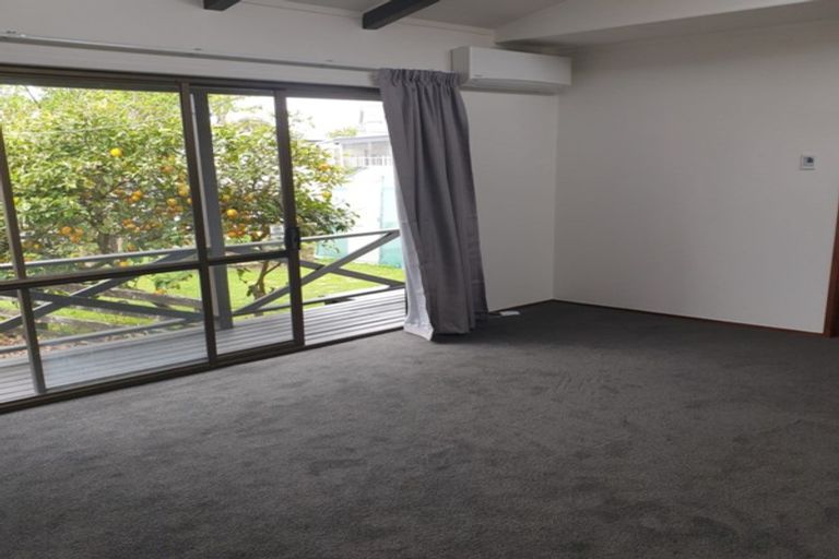 Photo of property in 7b Edgewater Parade, Waiuku, 2123