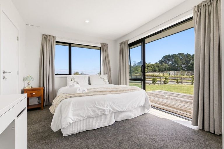 Photo of property in 1 Glendas Way, Acacia Bay, 3385