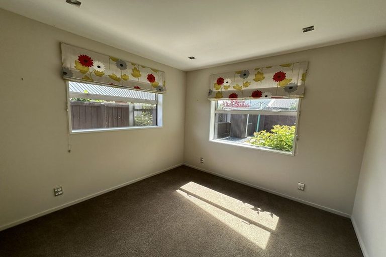 Photo of property in 6 Federer Lane, Bishopdale, Christchurch, 8053