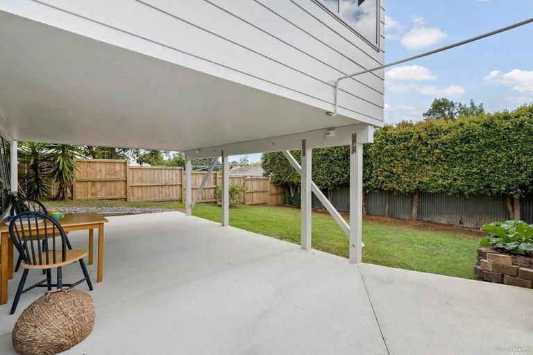 Photo of property in 57 Archmillen Avenue, Pakuranga Heights, Auckland, 2010
