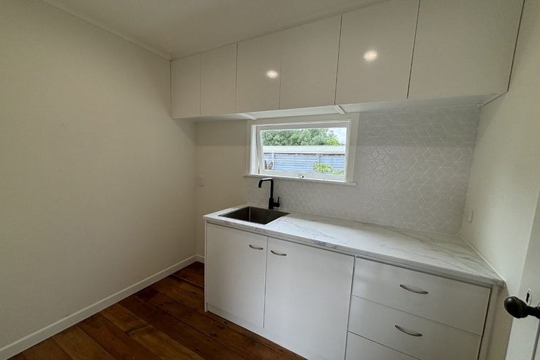 Photo of property in 20 Karaka Street, Merrilands, New Plymouth, 4312