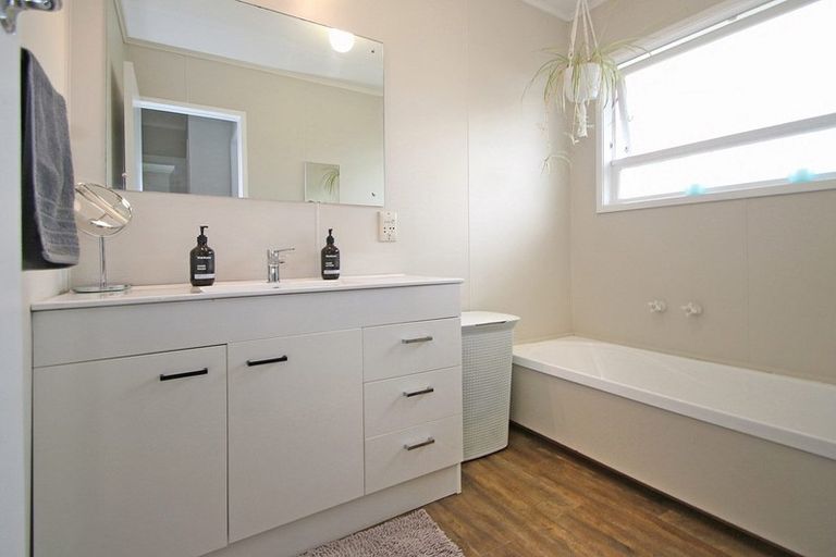 Photo of property in 10 Tawa Place, Tokoroa, 3420