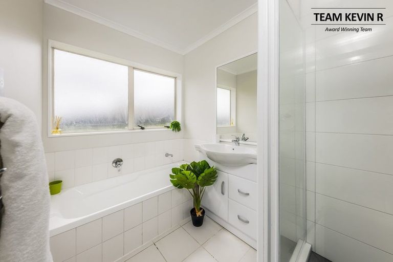 Photo of property in 5 Reyland Close, Weymouth, Auckland, 2103