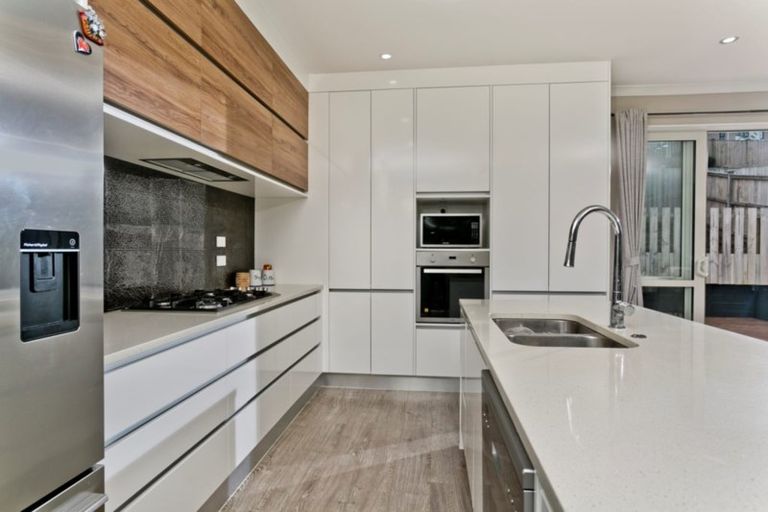 Photo of property in 15 Korihi Drive, Swanson, Auckland, 0614