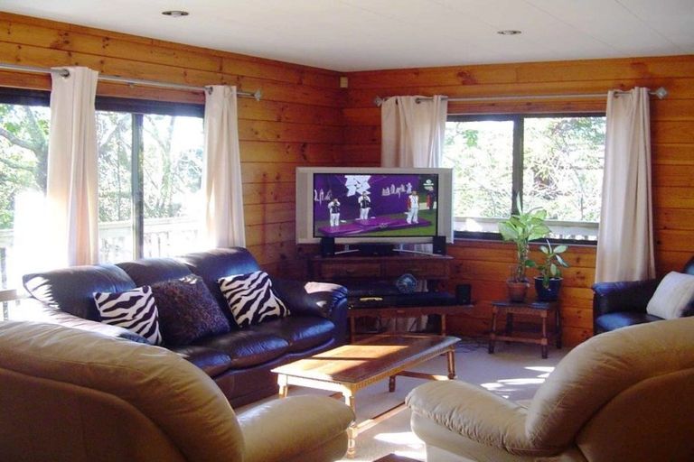 Photo of property in 1/9 Reynolds Place, Torbay, Auckland, 0630