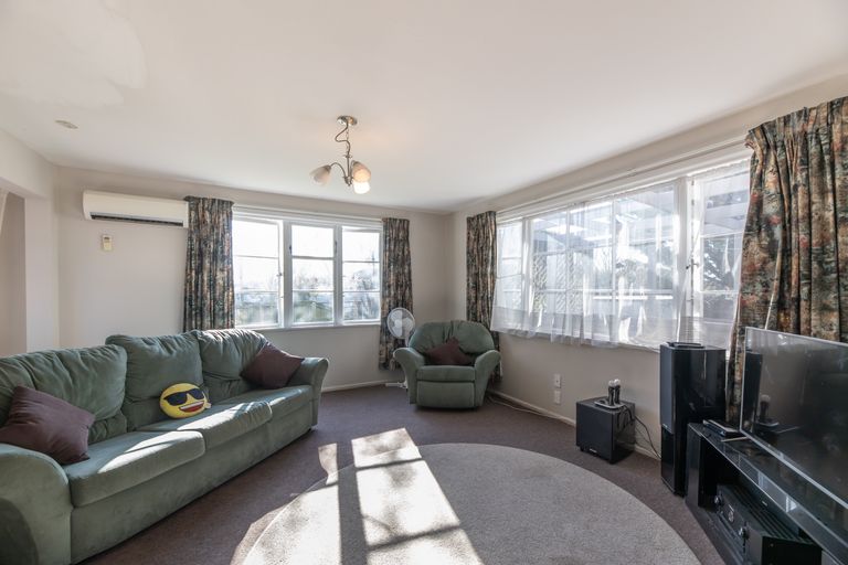 Photo of property in 13 Rowcliffe Crescent, Avonside, Christchurch, 8061