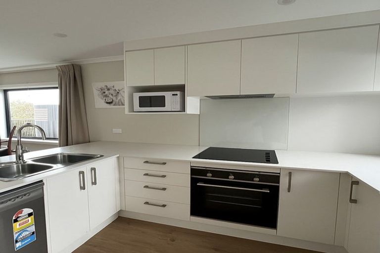 Photo of property in 2/125b Metcalfe Road, Ranui, Auckland, 0612