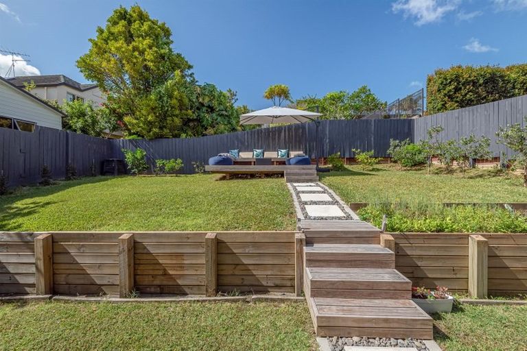 Photo of property in 2/40 Beulah Avenue, Rothesay Bay, Auckland, 0630