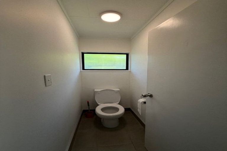 Photo of property in 8 Landow Place, Henderson, Auckland, 0612