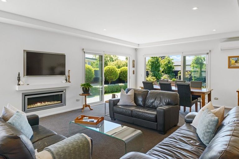 Photo of property in 104 Wairakei Road, Bryndwr, Christchurch, 8052