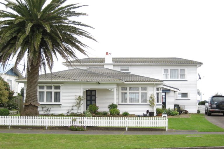 Photo of property in 10 Sackville Street, Fitzroy, New Plymouth, 4312