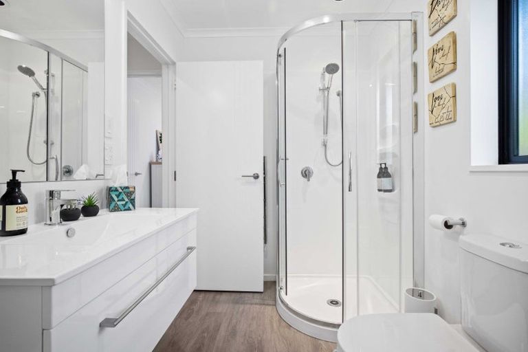 Photo of property in 124 Lisle Farm Drive, Pukekohe, 2120