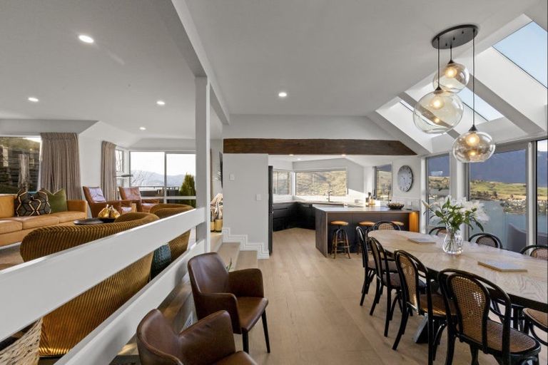 Photo of property in 10 Peregrine Place, Queenstown, 9300