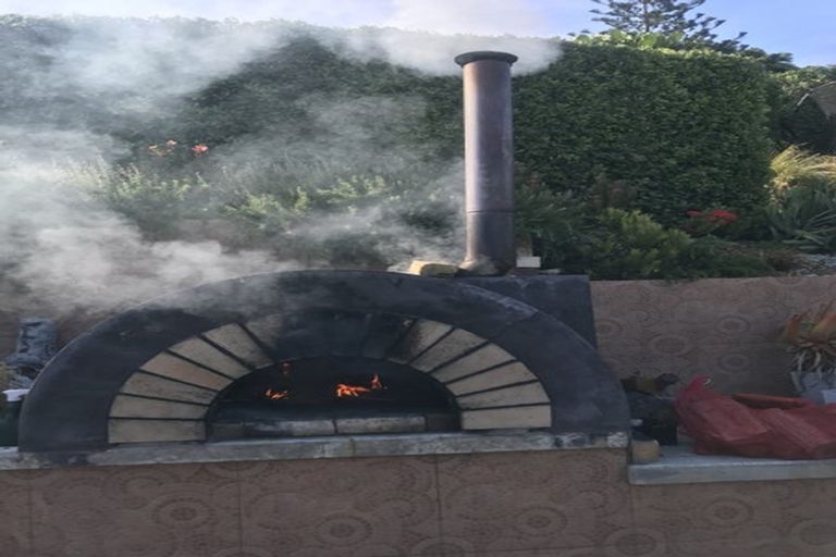 Photo of property in 10 Cave Road, Houghton Bay, Wellington, 6023