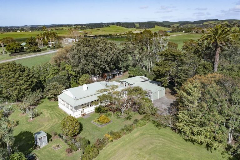 Photo of property in 2059 State Highway 16, Helensville, 0875