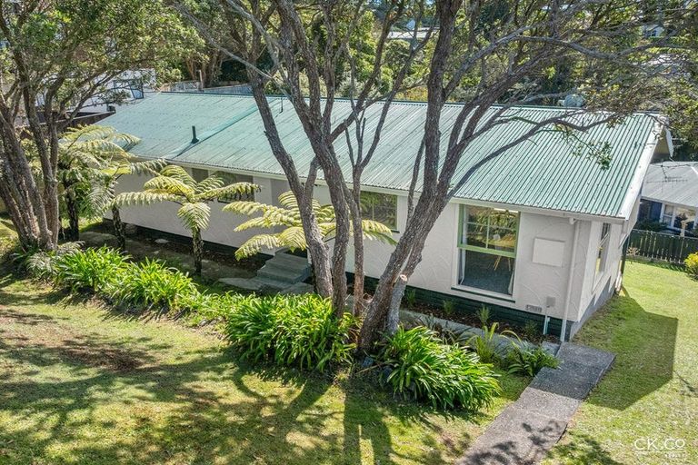 Photo of property in 3 Eastview Grove, Normandale, Lower Hutt, 5010