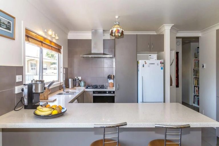 Photo of property in 1/16 Puriri Avenue, Greenlane, Auckland, 1051