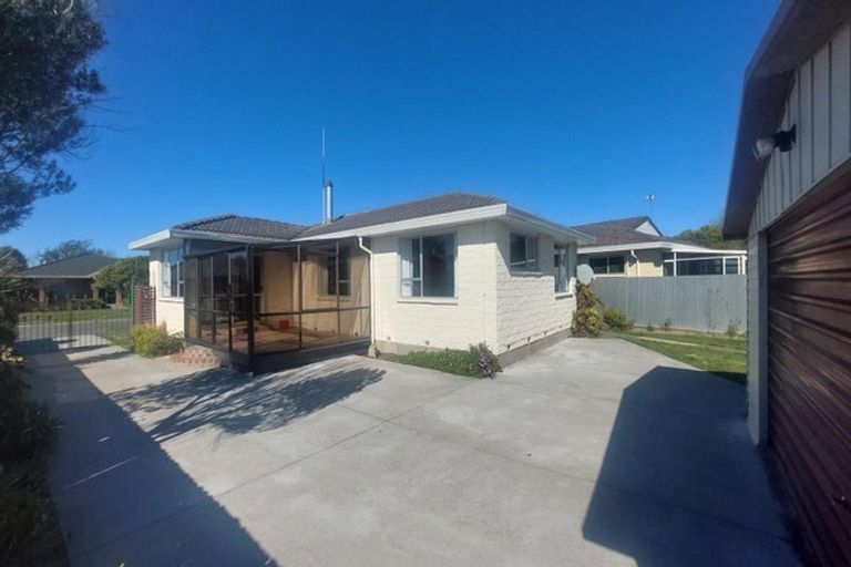 Photo of property in 2/126b Inwoods Close, Parklands, Christchurch, 8083