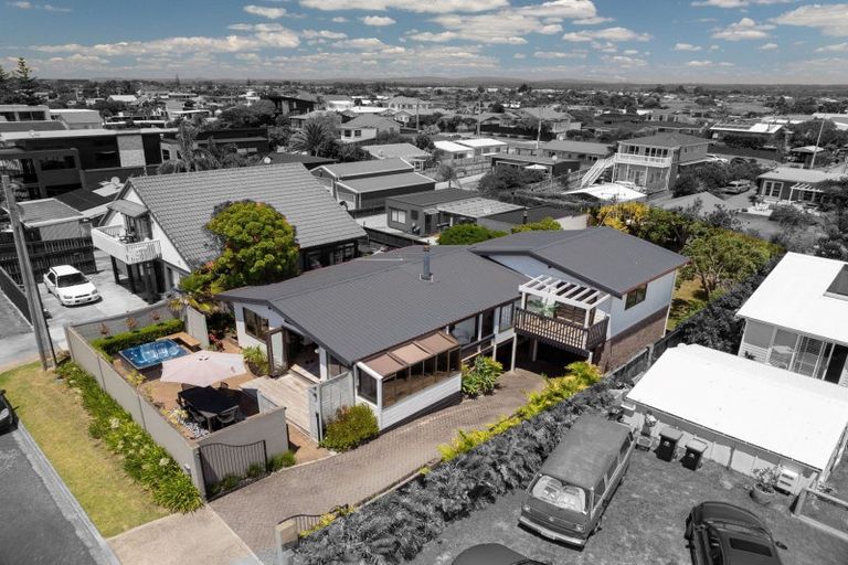 Photo of property in 32 Karewa Parade, Papamoa Beach, Papamoa, 3118