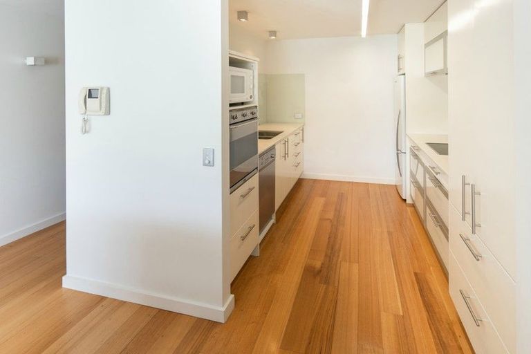 Photo of property in Aqua, 4/74 Oriental Parade, Oriental Bay, Wellington, 6011
