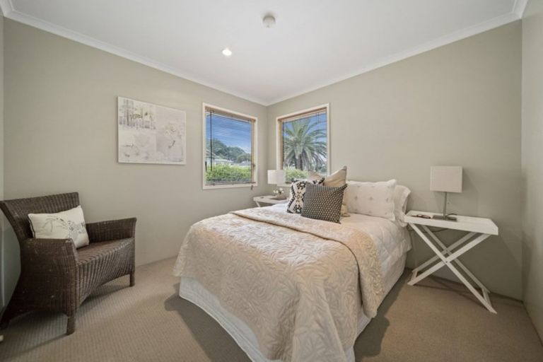 Photo of property in 42a Lisa Rise, Half Moon Bay, Auckland, 2012