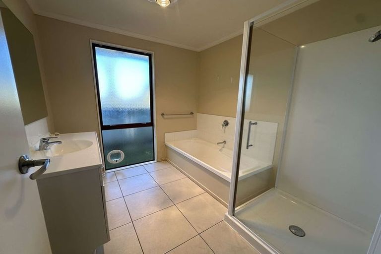 Photo of property in 37 Mcewen Crescent, Riverstone Terraces, Upper Hutt, 5018