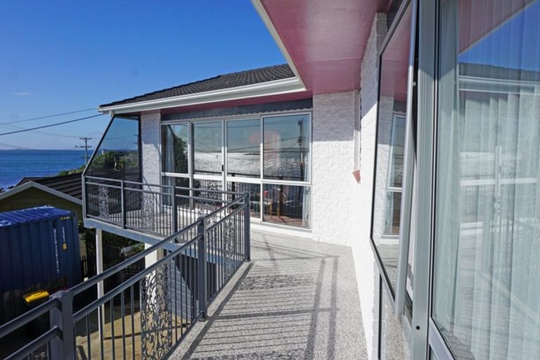 Photo of property in 104 Marine Parade, Bluff, 9814