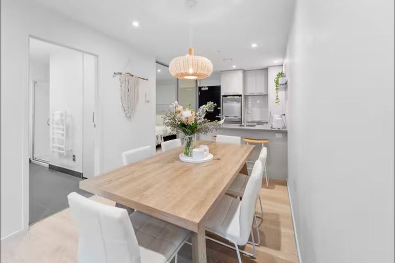 Photo of property in Queen's Residences, 201/8 Airedale Street, Auckland Central, Auckland, 1010