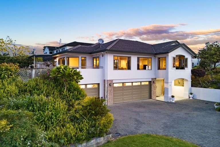 Photo of property in 1 Sandhurst Rise, Henderson, Auckland, 0612